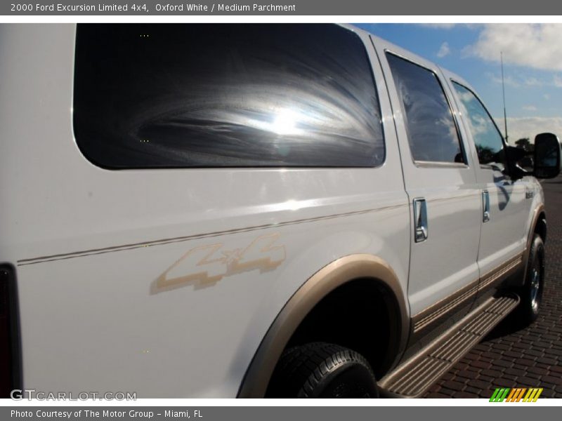 Oxford White / Medium Parchment 2000 Ford Excursion Limited 4x4