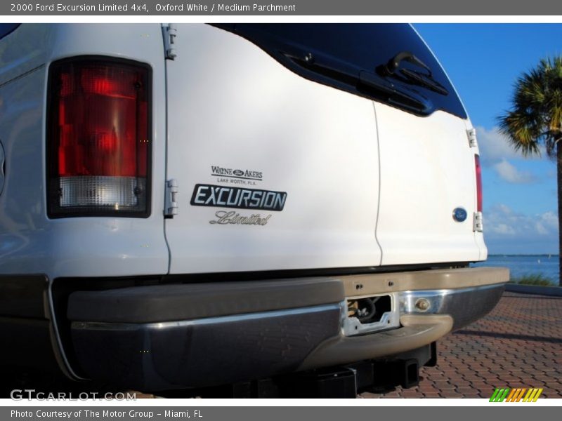 Oxford White / Medium Parchment 2000 Ford Excursion Limited 4x4