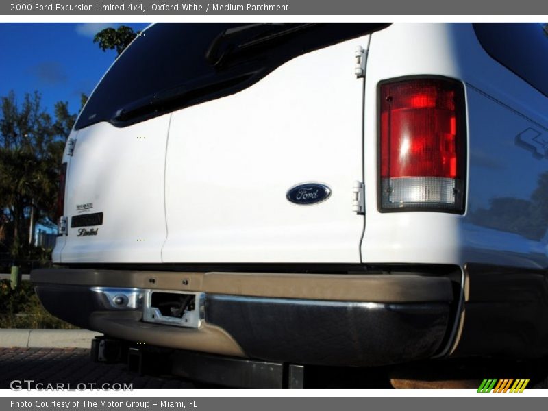 Oxford White / Medium Parchment 2000 Ford Excursion Limited 4x4