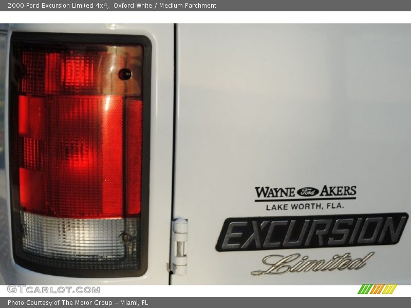 Oxford White / Medium Parchment 2000 Ford Excursion Limited 4x4