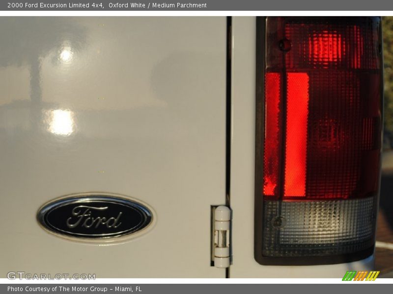 Oxford White / Medium Parchment 2000 Ford Excursion Limited 4x4