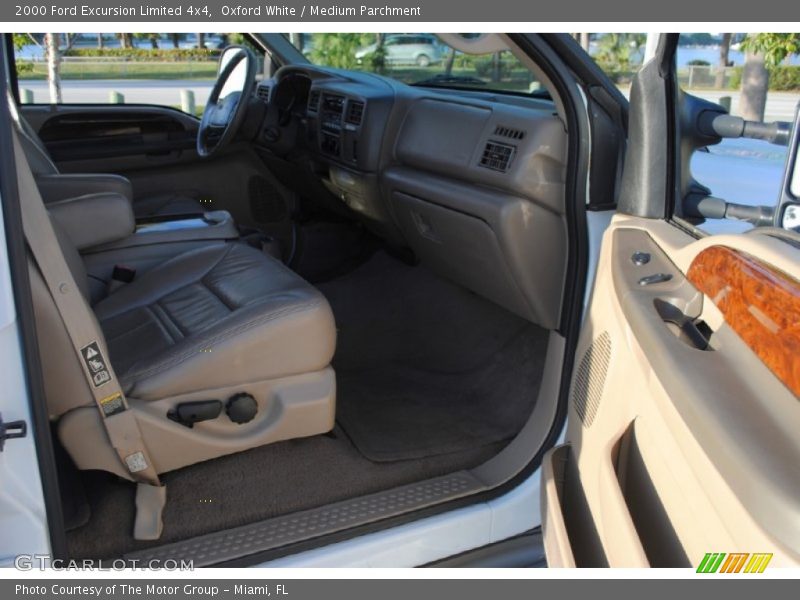 Oxford White / Medium Parchment 2000 Ford Excursion Limited 4x4