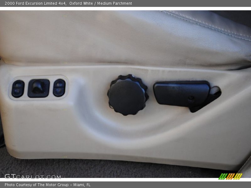Oxford White / Medium Parchment 2000 Ford Excursion Limited 4x4