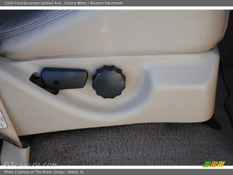 Oxford White / Medium Parchment 2000 Ford Excursion Limited 4x4