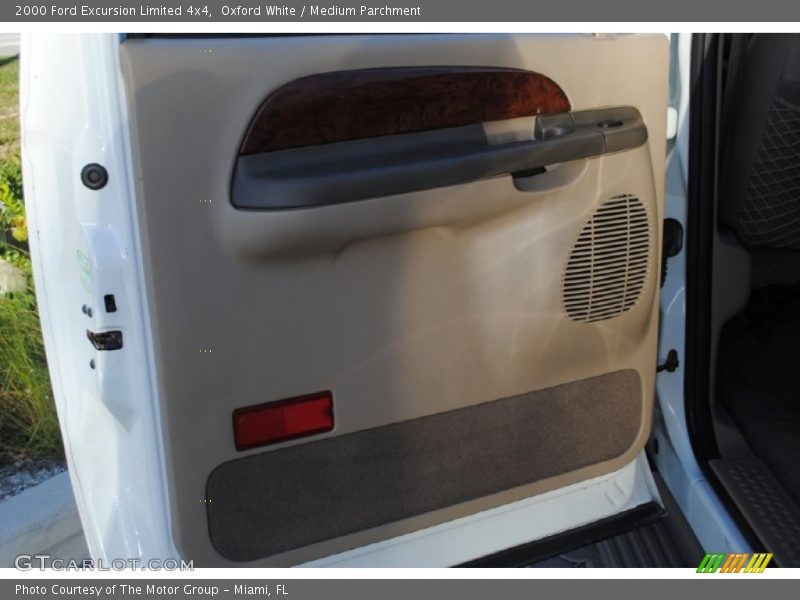 Oxford White / Medium Parchment 2000 Ford Excursion Limited 4x4