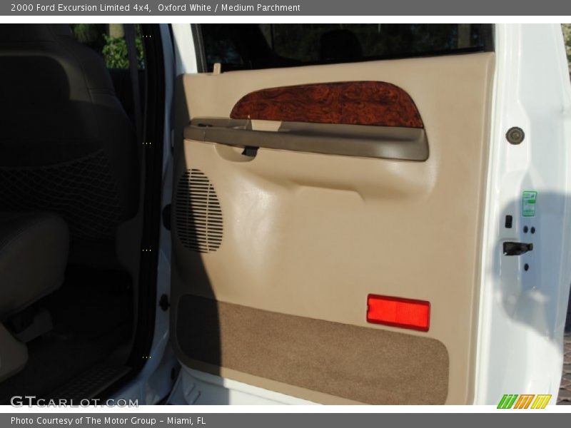 Oxford White / Medium Parchment 2000 Ford Excursion Limited 4x4
