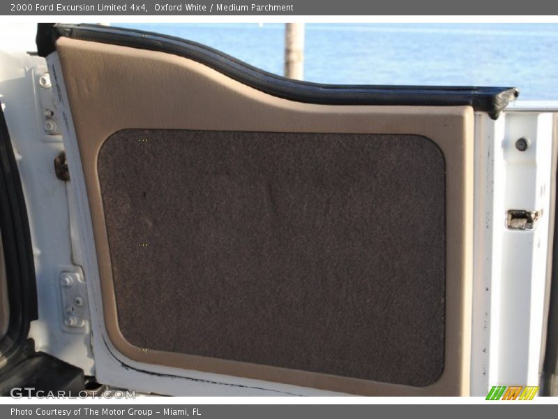 Oxford White / Medium Parchment 2000 Ford Excursion Limited 4x4