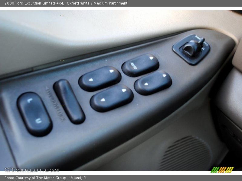 Oxford White / Medium Parchment 2000 Ford Excursion Limited 4x4