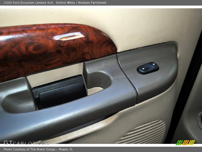 Oxford White / Medium Parchment 2000 Ford Excursion Limited 4x4