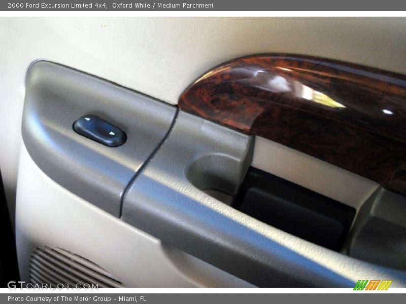 Oxford White / Medium Parchment 2000 Ford Excursion Limited 4x4