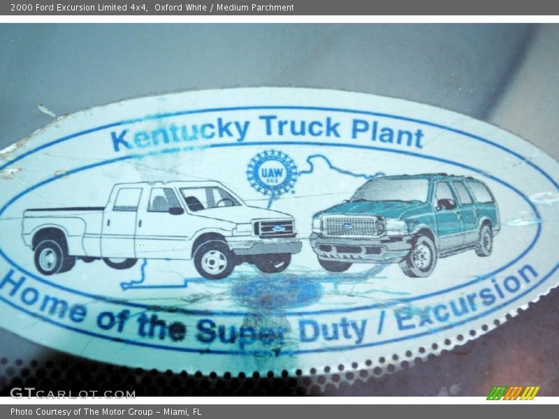 Oxford White / Medium Parchment 2000 Ford Excursion Limited 4x4