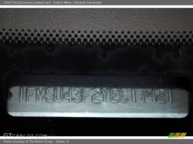 Oxford White / Medium Parchment 2000 Ford Excursion Limited 4x4