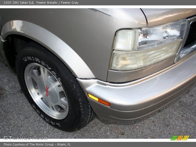 Pewter Metallic / Pewter Gray 2005 GMC Safari SLE