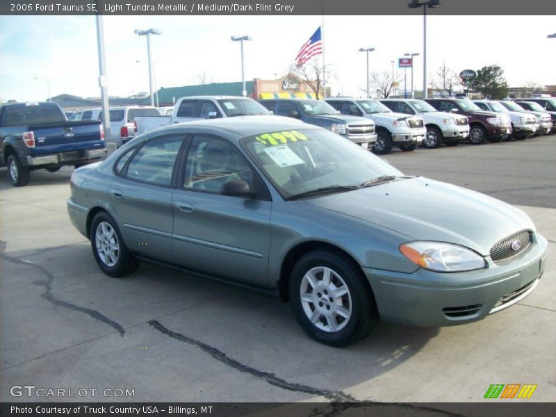 Light Tundra Metallic / Medium/Dark Flint Grey 2006 Ford Taurus SE