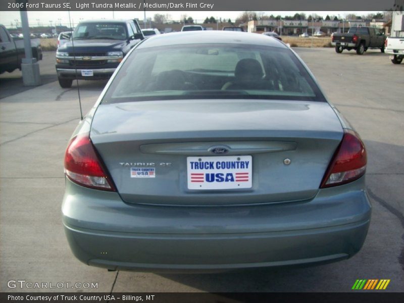 Light Tundra Metallic / Medium/Dark Flint Grey 2006 Ford Taurus SE