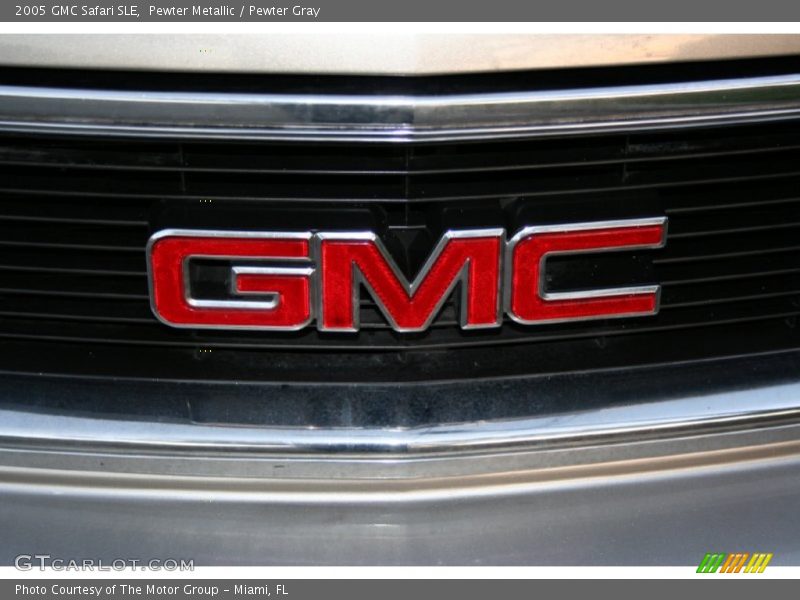 Pewter Metallic / Pewter Gray 2005 GMC Safari SLE