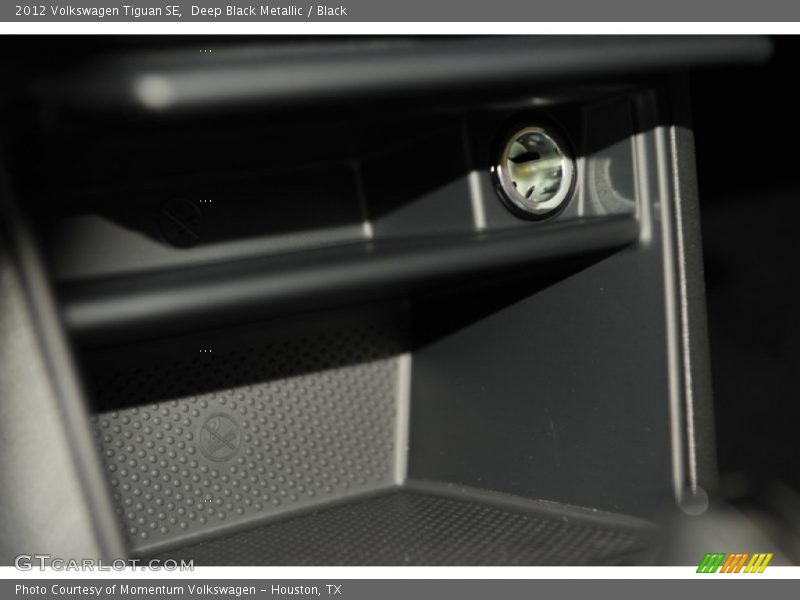 Deep Black Metallic / Black 2012 Volkswagen Tiguan SE