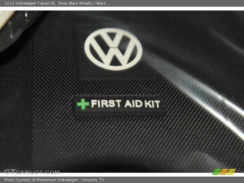 Deep Black Metallic / Black 2012 Volkswagen Tiguan SE
