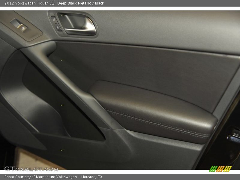 Deep Black Metallic / Black 2012 Volkswagen Tiguan SE