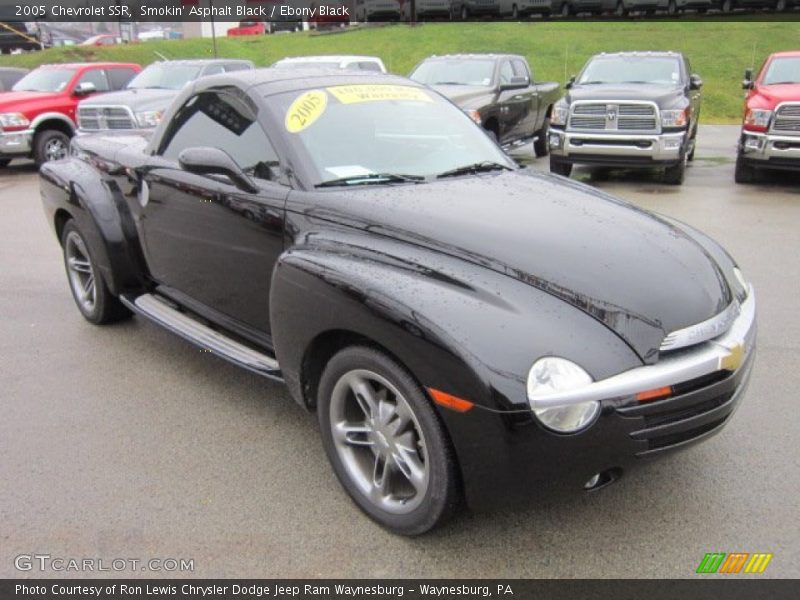 Front 3/4 View of 2005 SSR 