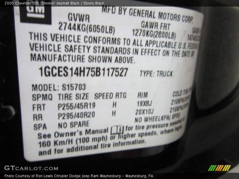 Smokin' Asphalt Black / Ebony Black 2005 Chevrolet SSR