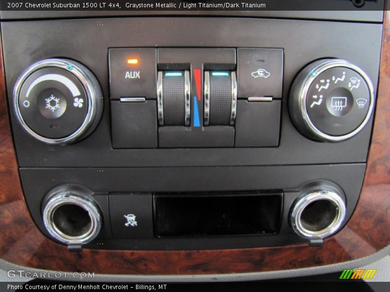 Controls of 2007 Suburban 1500 LT 4x4