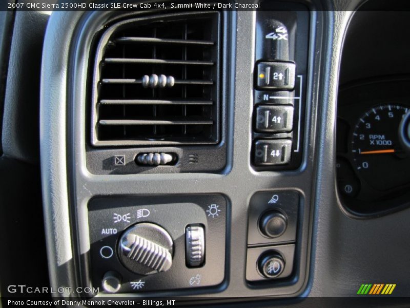 Controls of 2007 Sierra 2500HD Classic SLE Crew Cab 4x4
