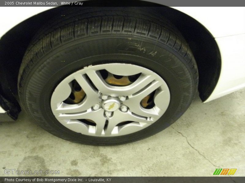 White / Gray 2005 Chevrolet Malibu Sedan