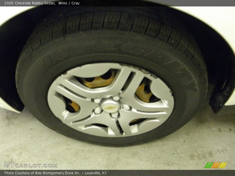 White / Gray 2005 Chevrolet Malibu Sedan