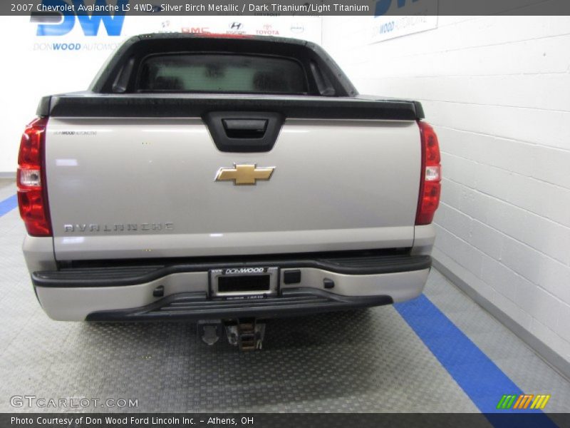 Silver Birch Metallic / Dark Titanium/Light Titanium 2007 Chevrolet Avalanche LS 4WD