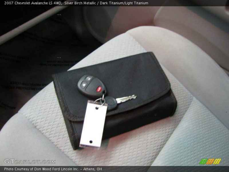 Silver Birch Metallic / Dark Titanium/Light Titanium 2007 Chevrolet Avalanche LS 4WD