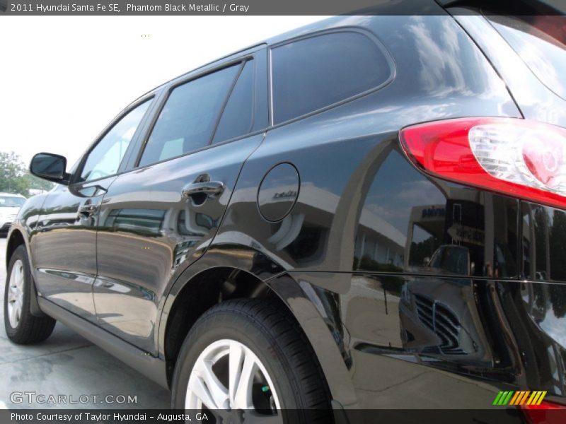 Phantom Black Metallic / Gray 2011 Hyundai Santa Fe SE