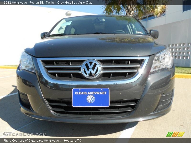 Twilight Gray Metallic / Aero Gray 2012 Volkswagen Routan SE