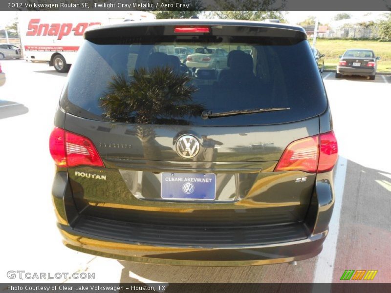Twilight Gray Metallic / Aero Gray 2012 Volkswagen Routan SE