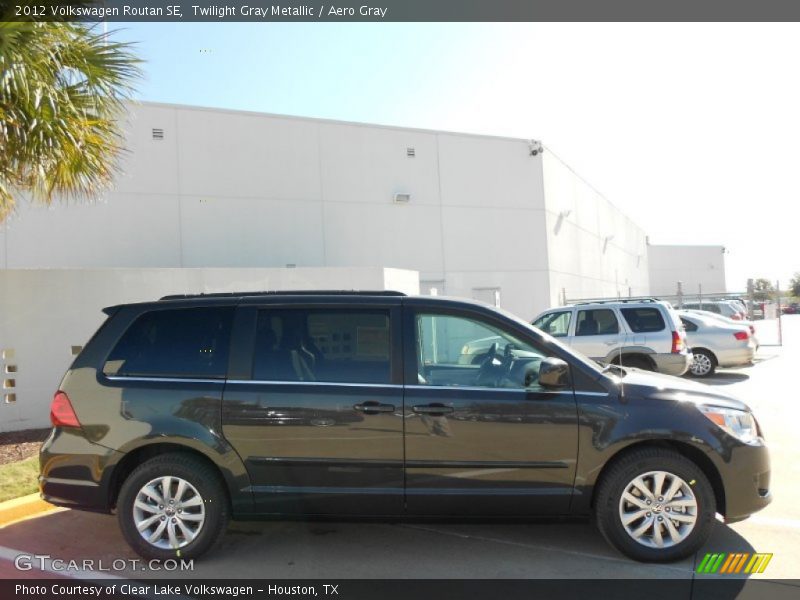 Twilight Gray Metallic / Aero Gray 2012 Volkswagen Routan SE