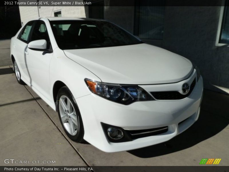 Super White / Black/Ash 2012 Toyota Camry SE V6