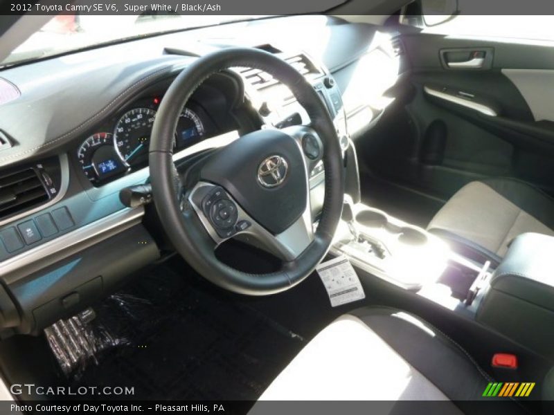 Super White / Black/Ash 2012 Toyota Camry SE V6