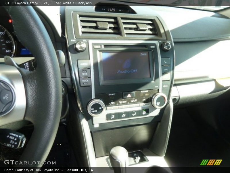 Super White / Black/Ash 2012 Toyota Camry SE V6