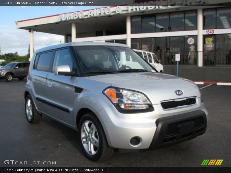 Bright Silver / Black Soul Logo Cloth 2010 Kia Soul +