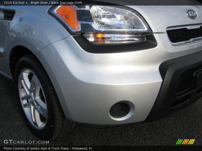 Bright Silver / Black Soul Logo Cloth 2010 Kia Soul +