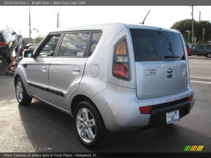Bright Silver / Black Soul Logo Cloth 2010 Kia Soul +