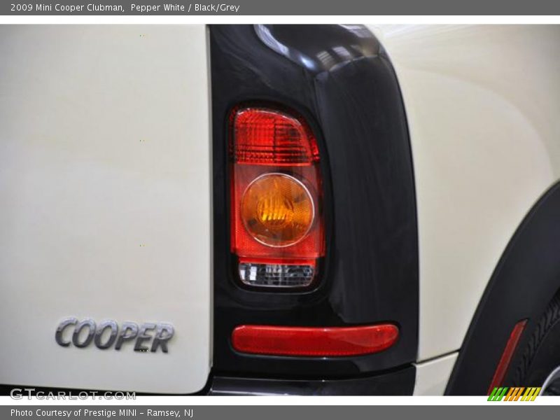 Pepper White / Black/Grey 2009 Mini Cooper Clubman