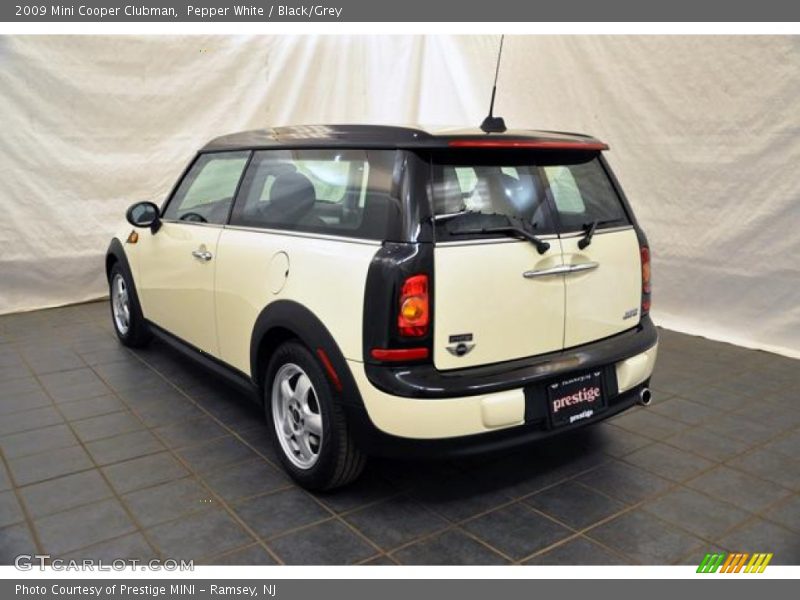 Pepper White / Black/Grey 2009 Mini Cooper Clubman