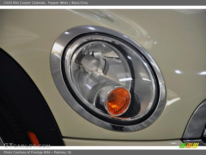 Pepper White / Black/Grey 2009 Mini Cooper Clubman