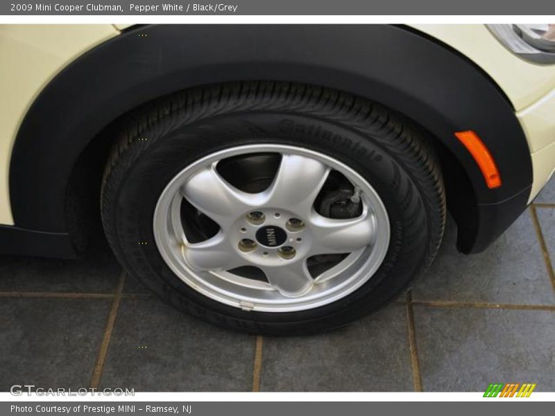 Pepper White / Black/Grey 2009 Mini Cooper Clubman