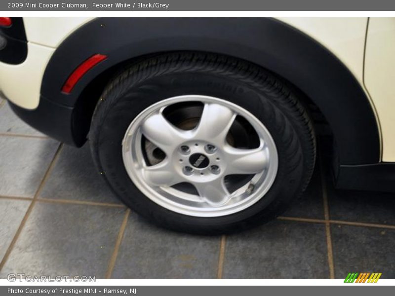 Pepper White / Black/Grey 2009 Mini Cooper Clubman