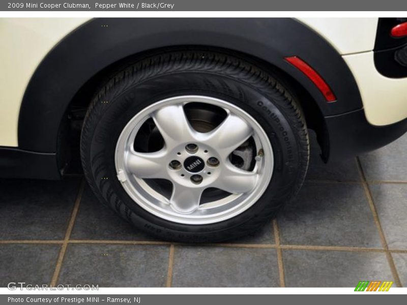 Pepper White / Black/Grey 2009 Mini Cooper Clubman