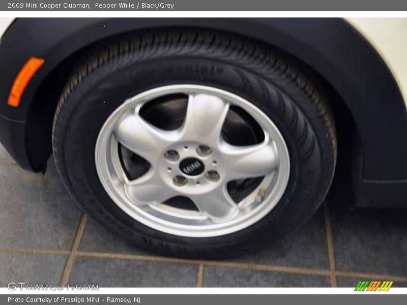 Pepper White / Black/Grey 2009 Mini Cooper Clubman