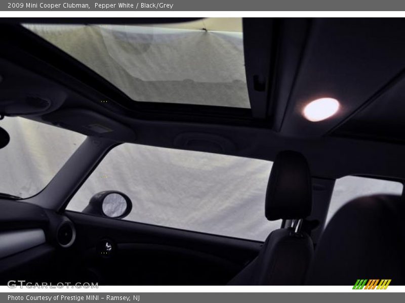 Pepper White / Black/Grey 2009 Mini Cooper Clubman