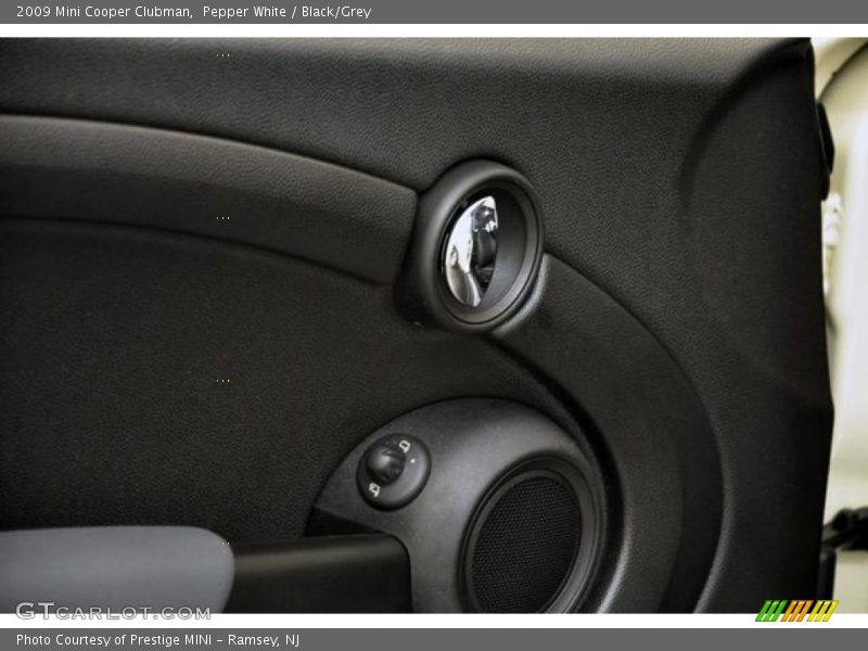 Pepper White / Black/Grey 2009 Mini Cooper Clubman